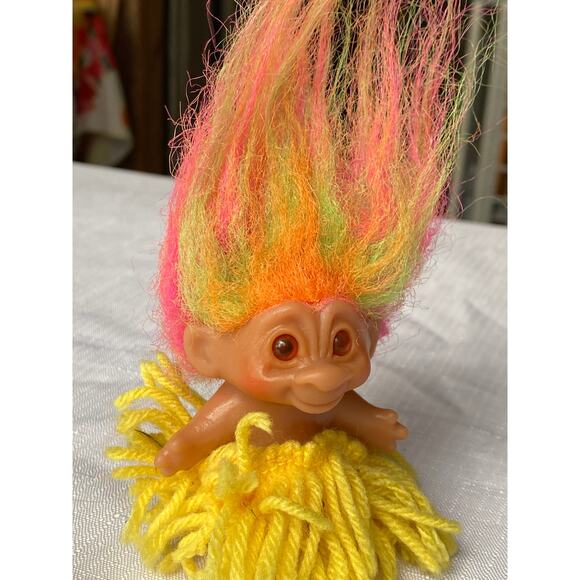 VTG Dam Troll Doll apx 3 in tall Neon rainbow hair red eyes, yarn Hula skirt EUC - Picture 11 of 13